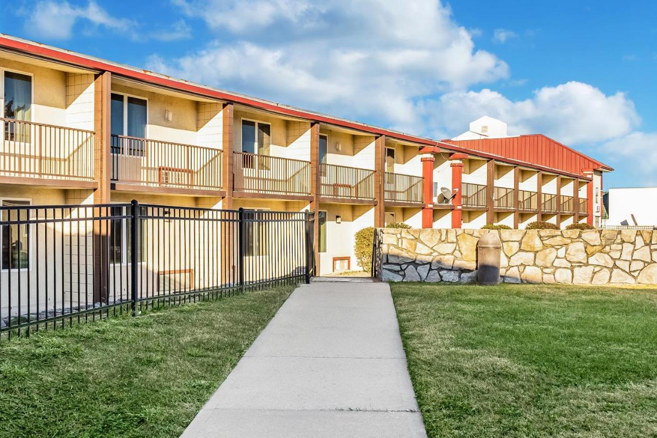 Countryside Suites Kansas City Independence I-70 East Sports Complex Hotel Exterior foto